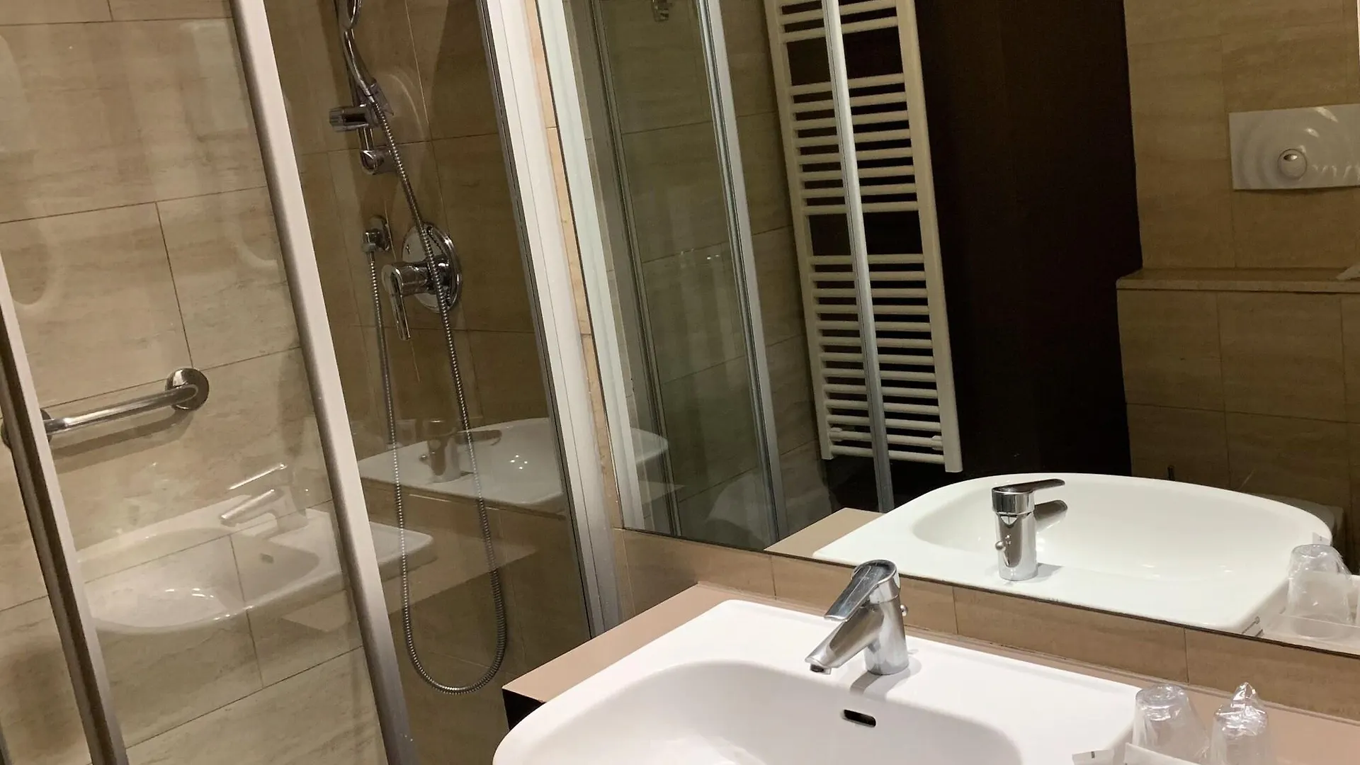 Wall Art Hotel&Residence Prato