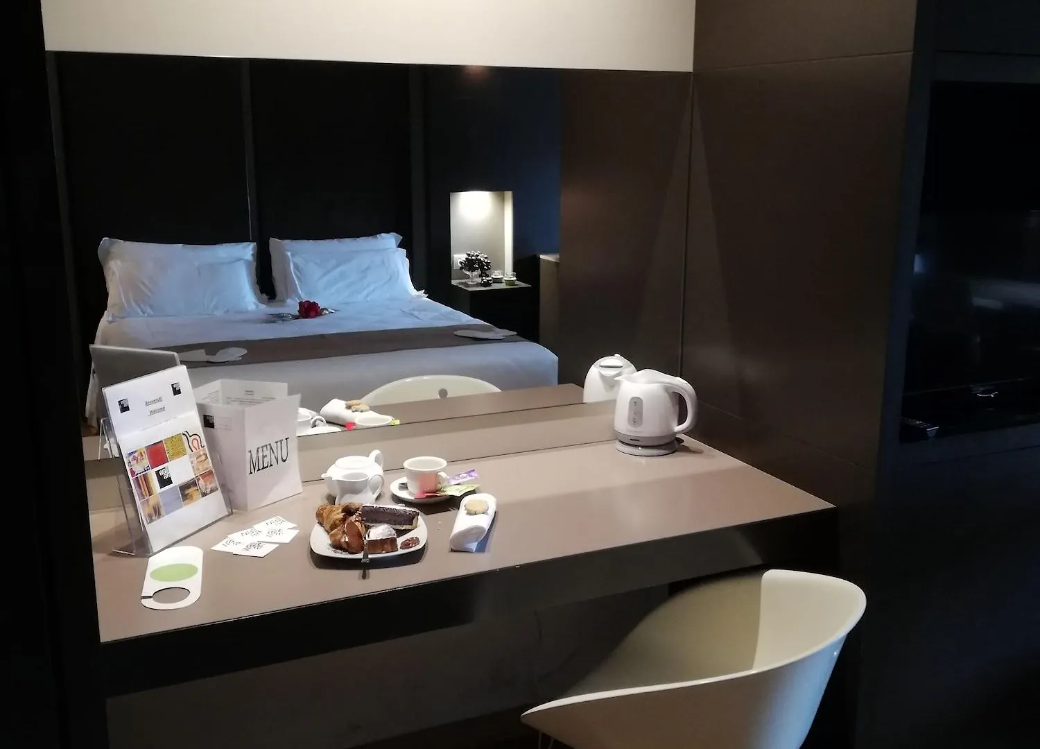 Wall Art Hotel & Residence Πράτο