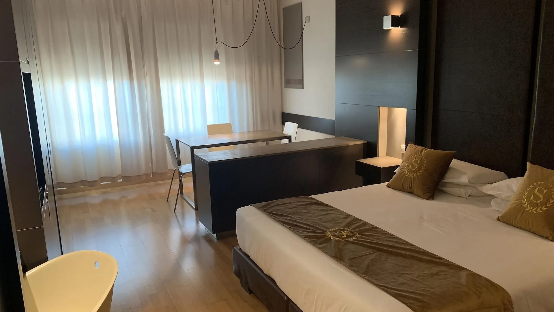 Wall Art Hotel & Residence Prato  Prato (Prato)
