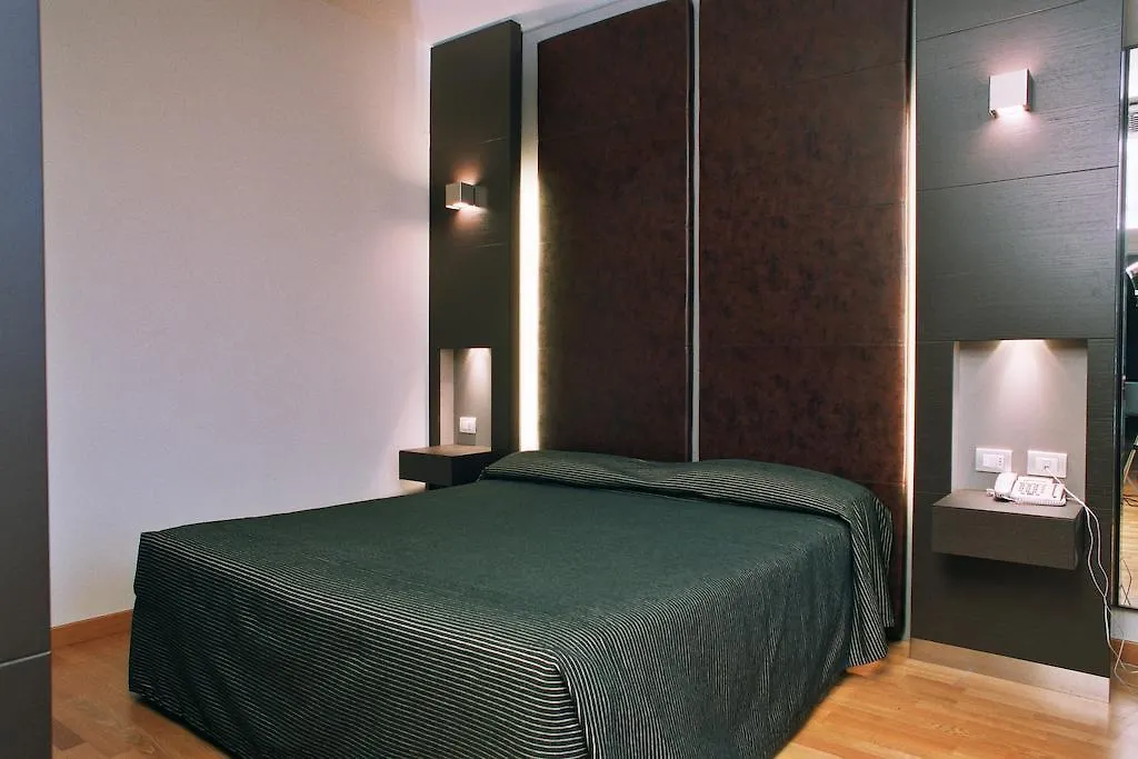 Wall Art Hotel & Residence Prato  4*, Prato (Prato)