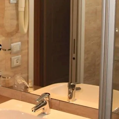 ****  Wall Art Hotel & Residence Prato  İtalya
